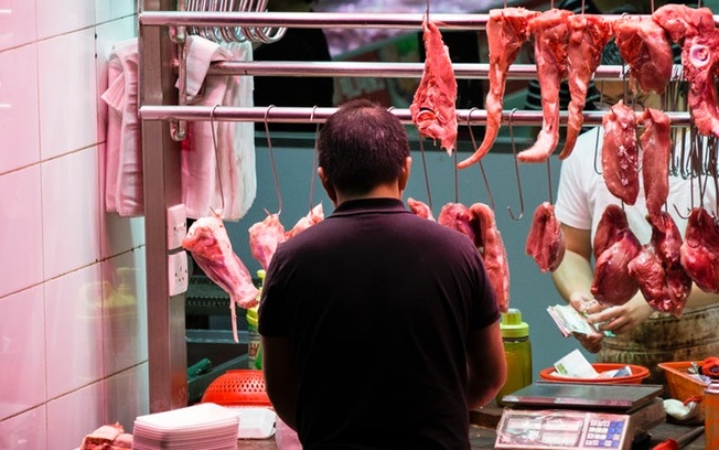 Wild... Geflügel... Lamm... Fisch... Pastete... Schinken... Fleisch... Wurst... Fond... Brühe... Soße... Dipp... Nudel... Käse... Obst... Gemüse... Gewürze... Kräuter... Essig... Öl... Kaffee... Tee... Saft... Bier... Wein... Schnaps... Sekt... &&& GENUSSERLEBNIS
SPEZIALITÄTEN IN 100% REIN NATURBELASSEN
-------------------------------------------------------------- 
FOODHUNTING - TAGESFRISCHE - FLUGWARE WELTWEIT - JUST IN TIME - VOR ORT SERVICE EINZEL-GROßHANDEL CATERING WORKSHOPS
--------------------------------------------------------------
Produktliste Angebot einholen oder Newsletter buero@manfredmoeginger.de 0 851 . 966 179 83