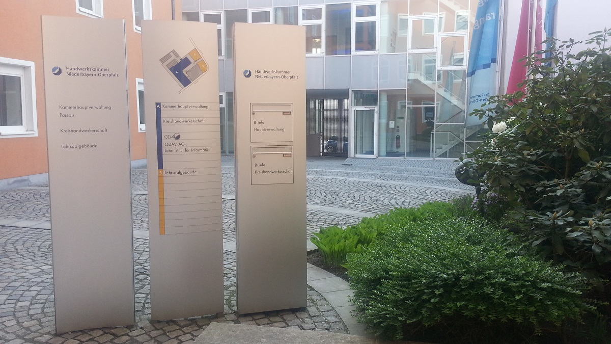 Bild klicken zur Seite Messebau